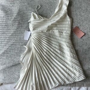 Elegant White Pleated Dress
